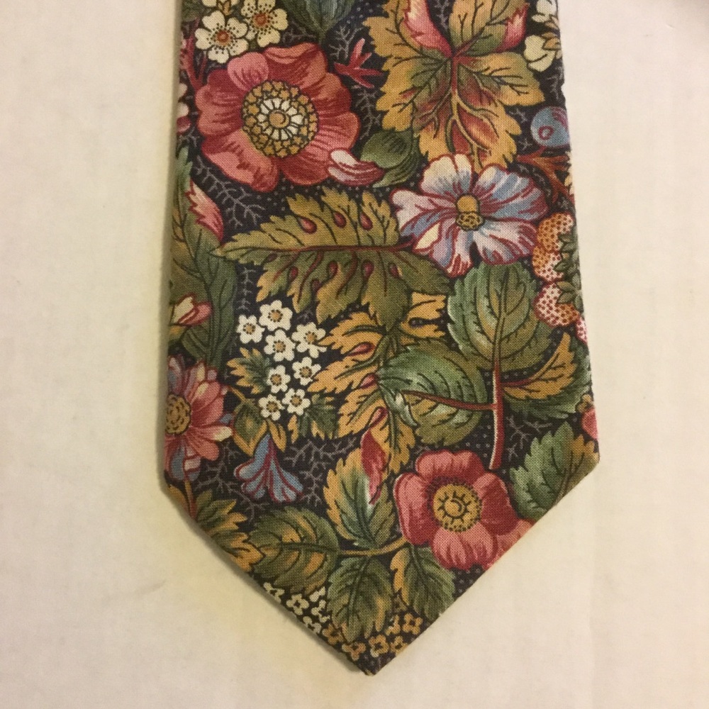 TANGO by Max Raab floral/tropical 58” necktie. 100% cotton. - Picture 2 of 6